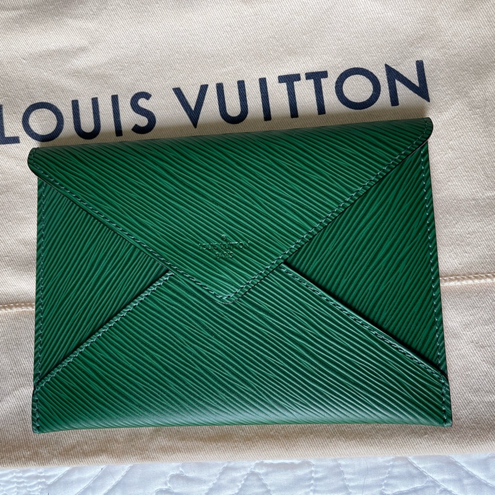 NEW Louis Vuitton Green Epi Envelope Pouch - Picture 3 of 6